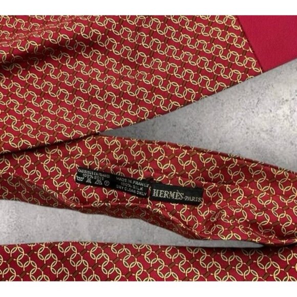 HERMÈS Silk Ascot Cravat FRANCE Red Gold Chain EUC - Picture 3 of 4